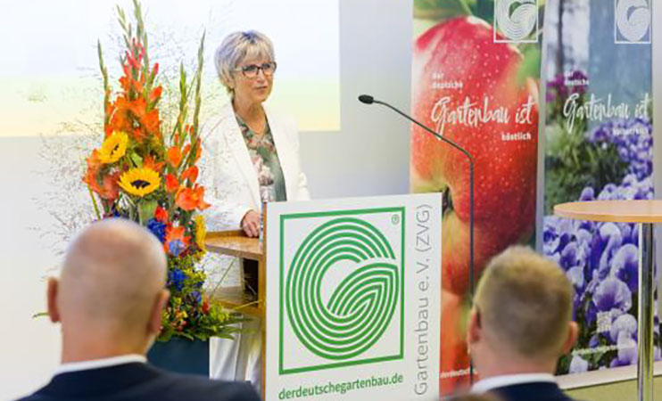 Die neue Präsidentin des Zentralverbandes Gartenbau (ZVG) Eva Kähler-Theuerkauf zeigte in ihrer Antrittsrede die Herausforderungen der Branche auf und erinnerte an die Leistungen des Gartenbaus. Foto: ZVG/ Rafalzyk
